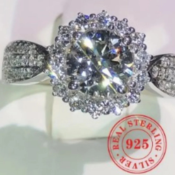 Luxury 925 Sterling Silver Paved Shiny Zirconia Ring Women size 9 - Picture 5 of 5